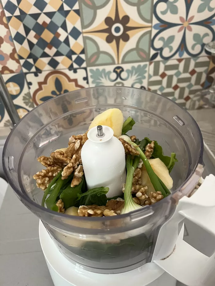 Pesto aromatique à base de fanes fraîches